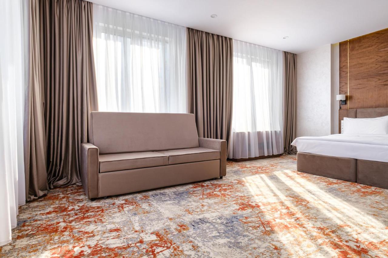 Grand Mildom Hotel Almati Kültér fotó