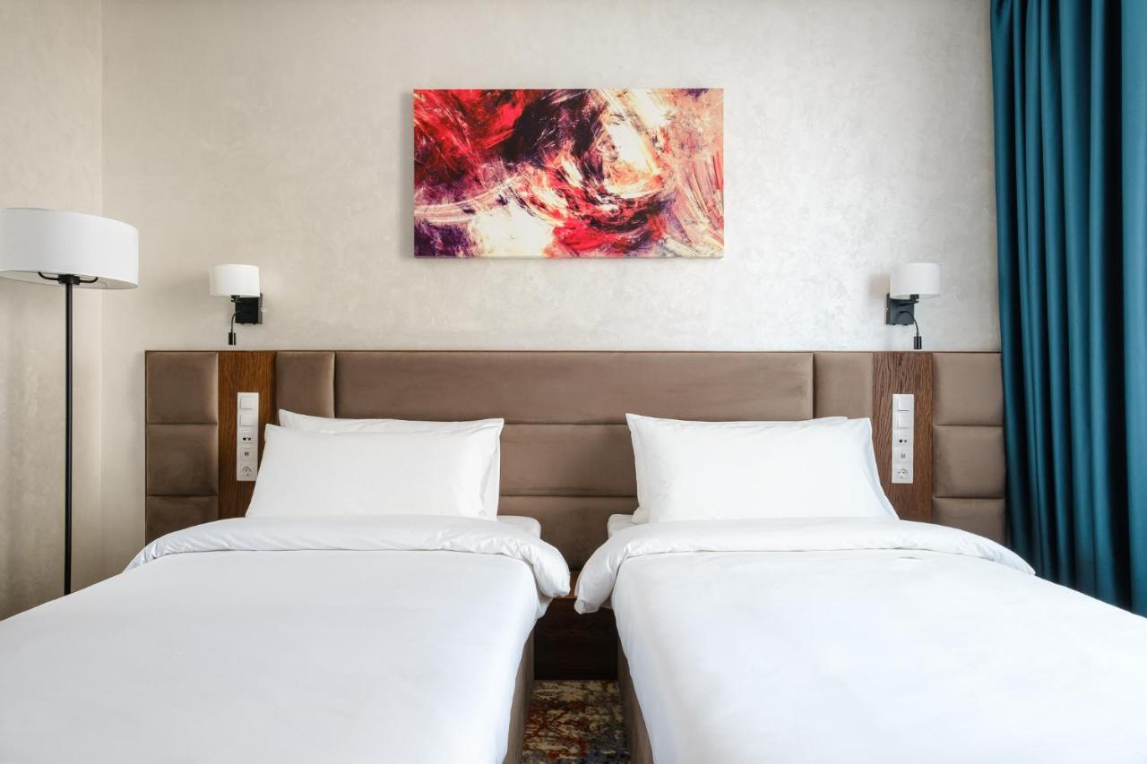 Grand Mildom Hotel Almati Kültér fotó