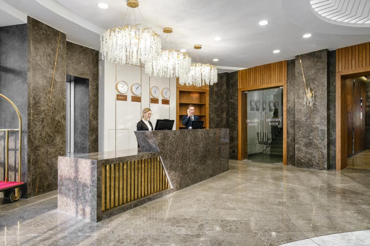 Grand Mildom Hotel Almati Kültér fotó