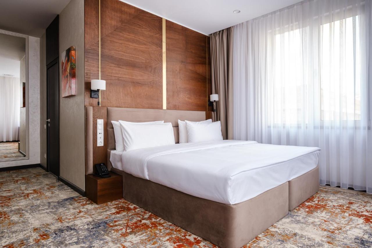 Grand Mildom Hotel Almati Kültér fotó