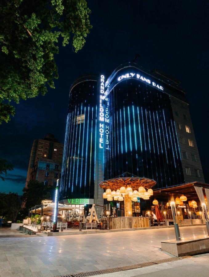Grand Mildom Hotel Almati Kültér fotó