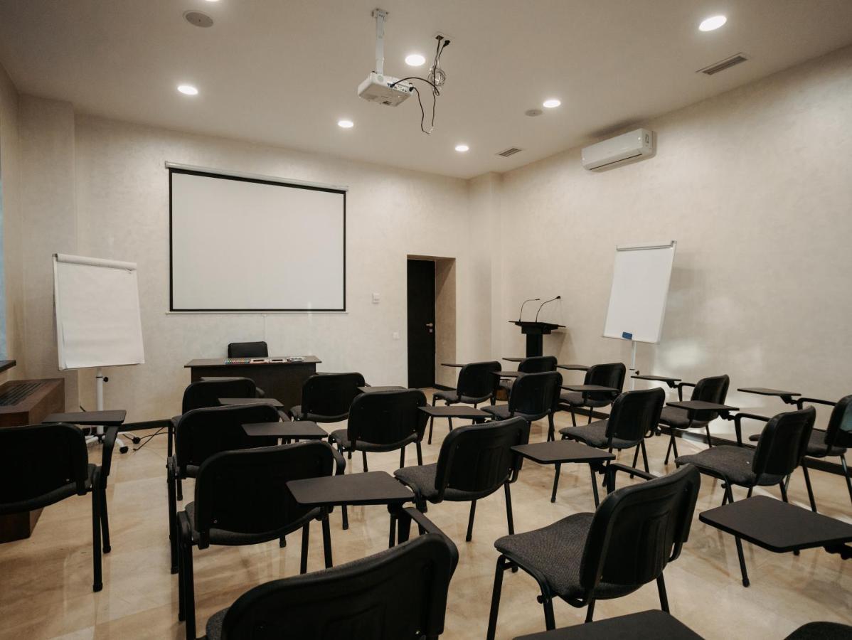 Grand Mildom Hotel Almati Kültér fotó
