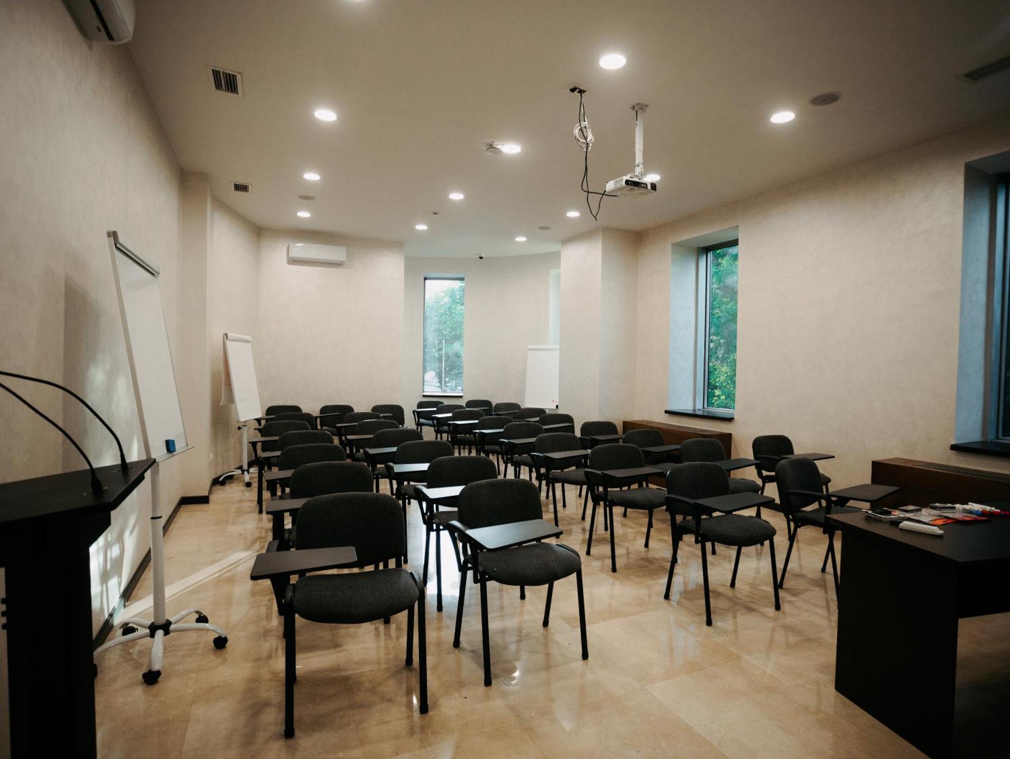 Grand Mildom Hotel Almati Kültér fotó
