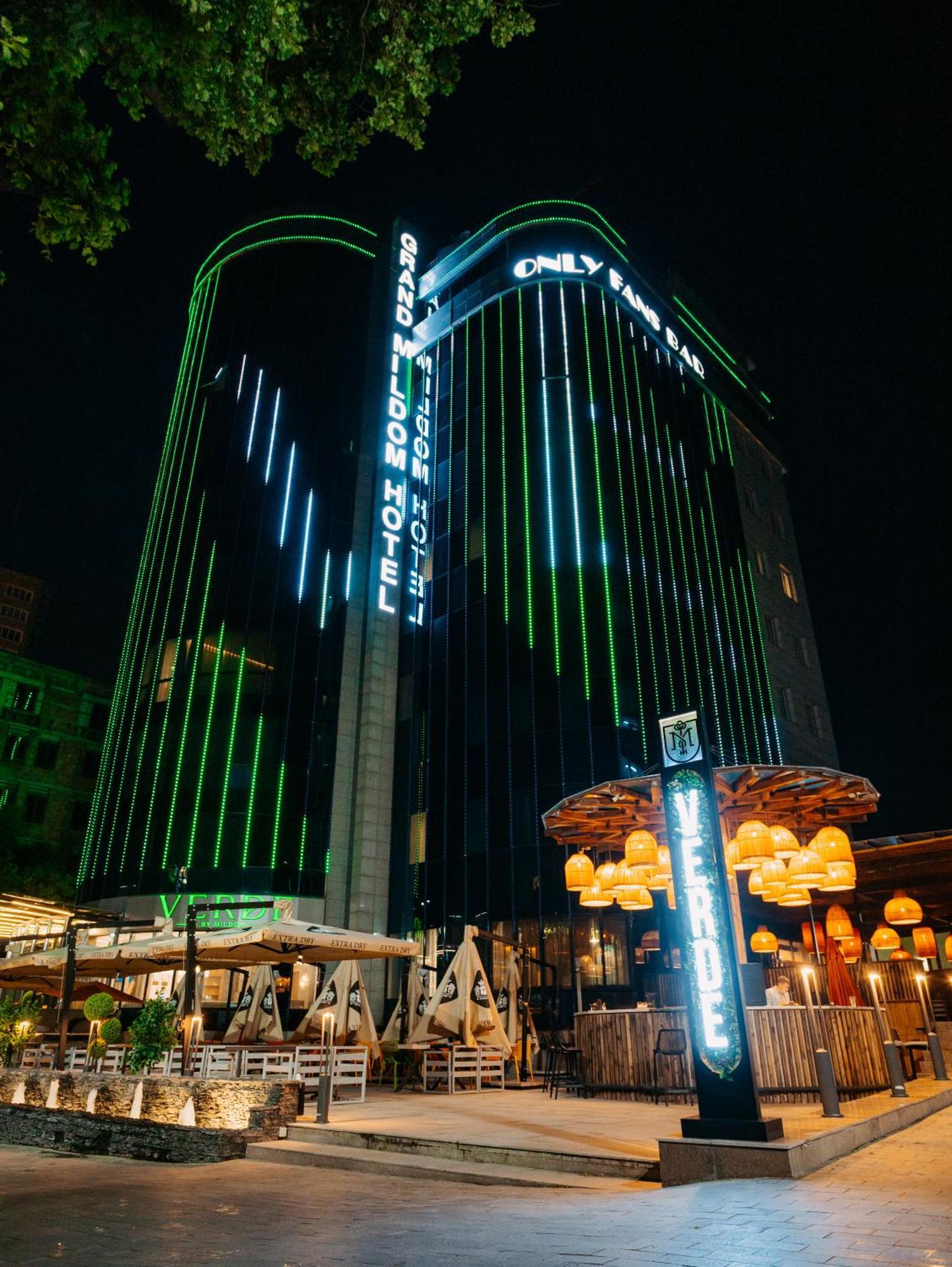 Grand Mildom Hotel Almati Kültér fotó