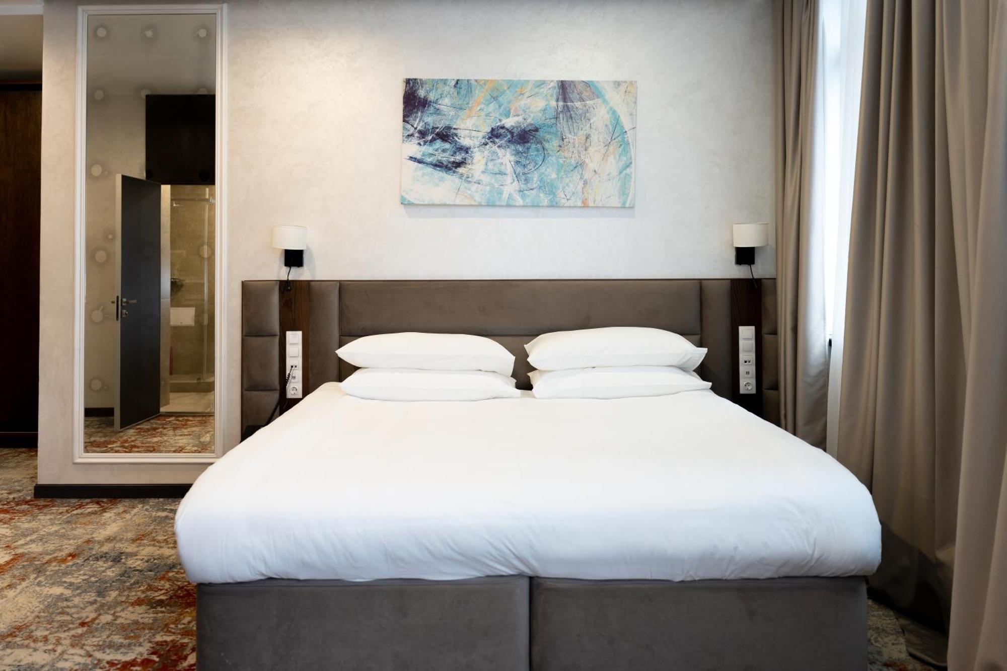 Grand Mildom Hotel Almati Kültér fotó
