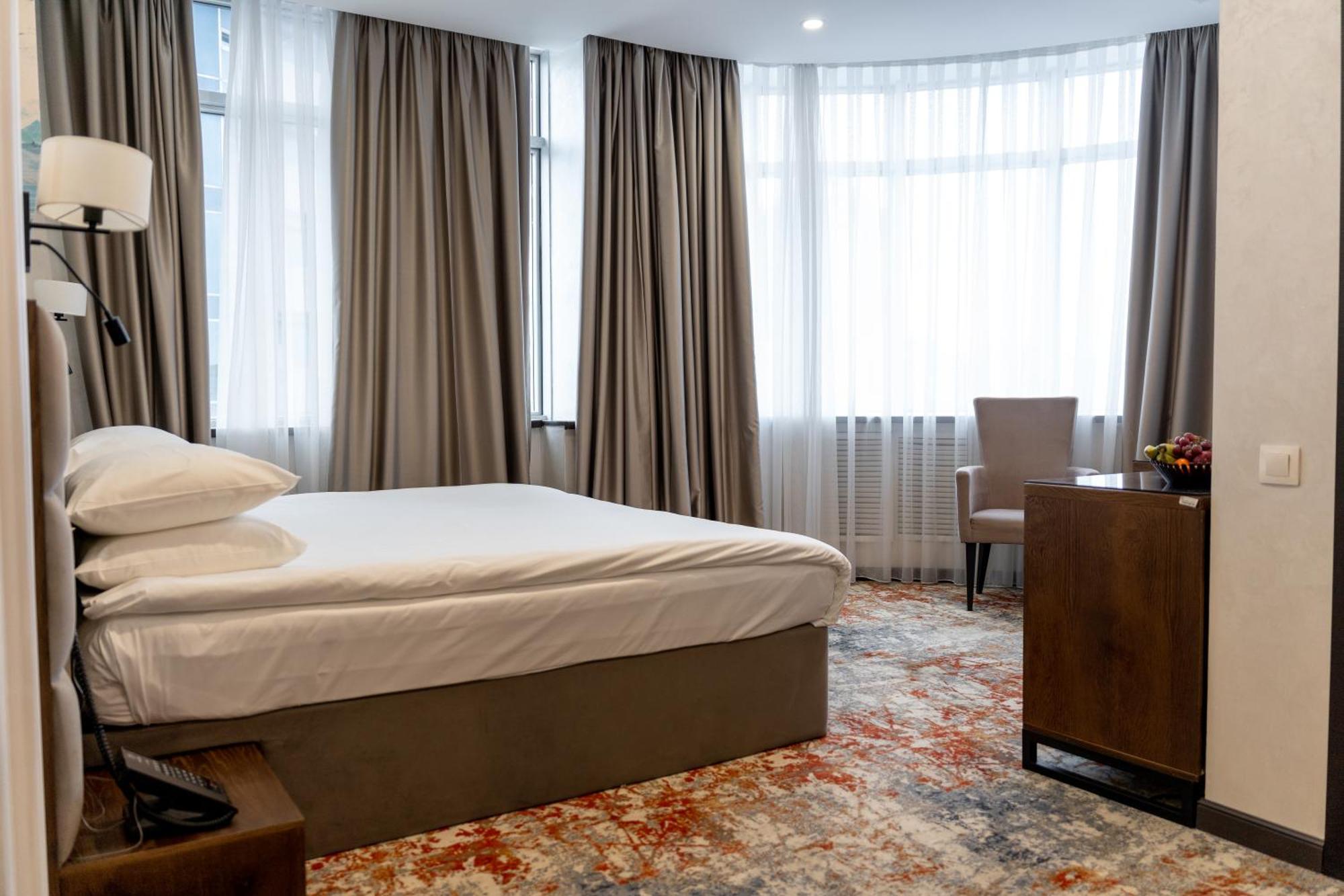 Grand Mildom Hotel Almati Kültér fotó